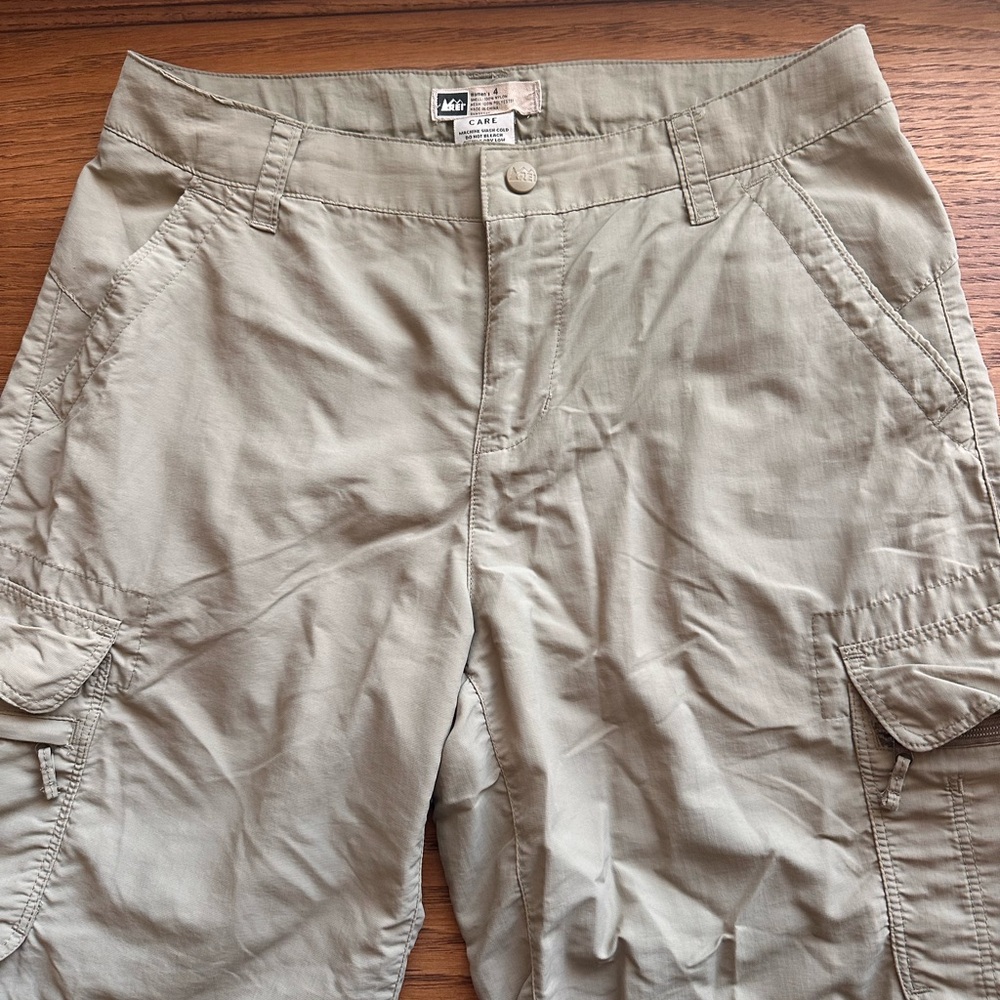 Women’s Khaki Cargo Shorts